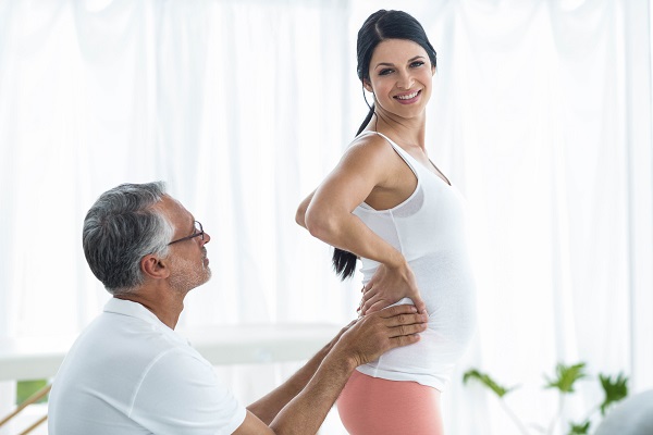 physiotherapy to pregnant woman on exercise ball